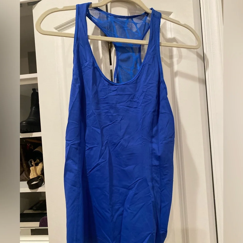 Lululemon 3 pack tops | red, blue & green | size6 - Picture 7 of 9